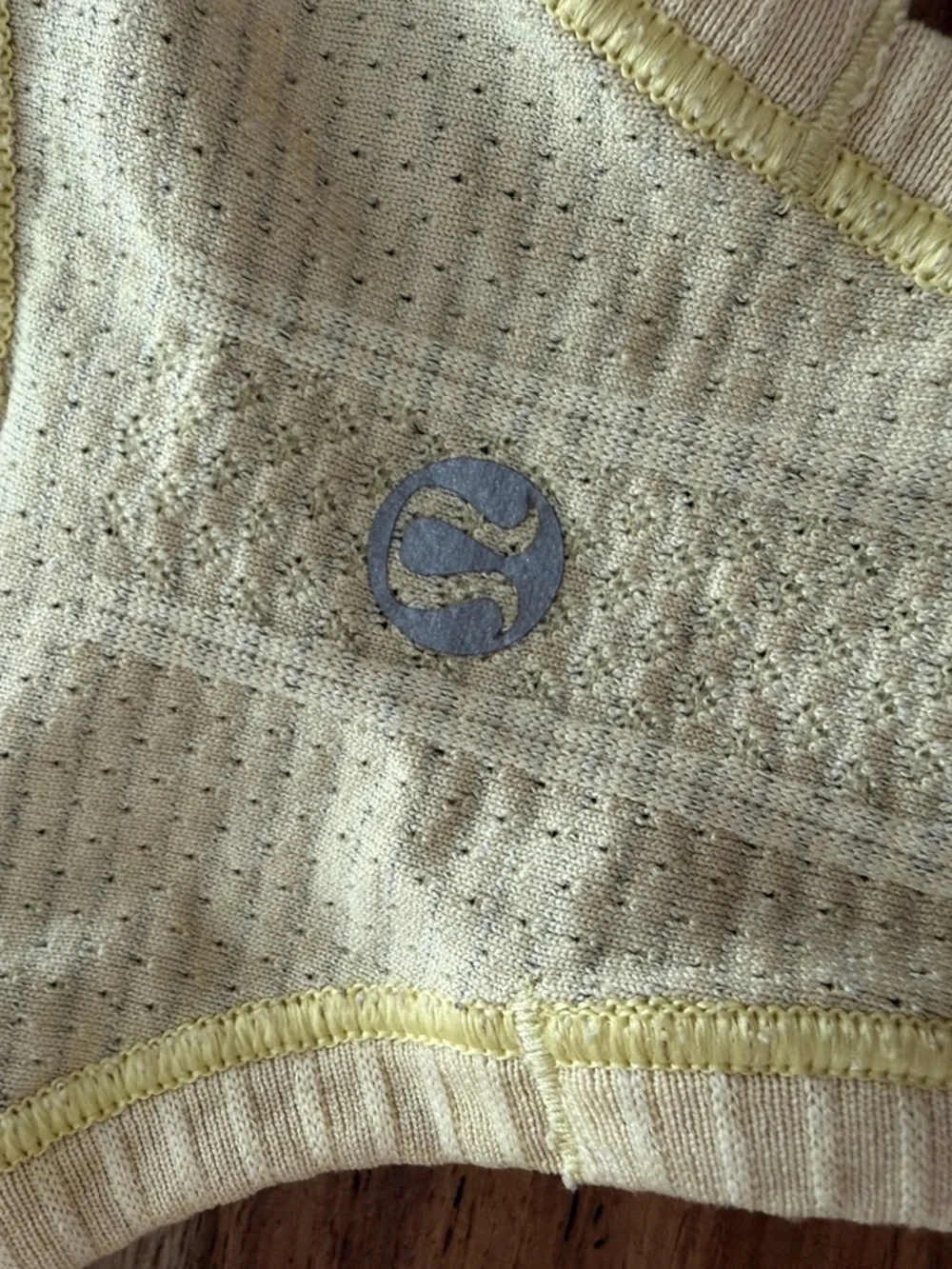 lululemon women’s - Run Swiftly Tank - Size 6 yellow - Picture 3 of 4